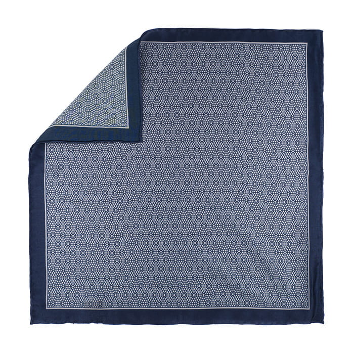 EM Men's Accessories poszetka granatowa jedwabna we wzory geometryczne.jpg