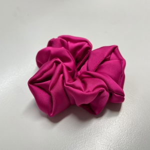 Jedwabna gumka do włosów - scrunchie - gładka fuksjowa - średnia/duż
