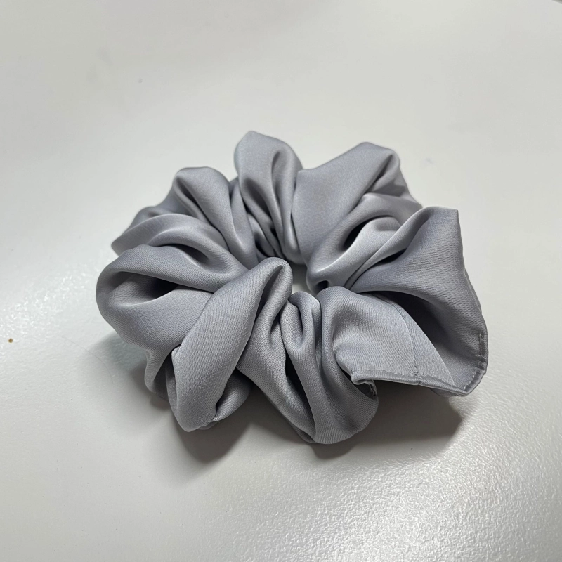Jedwabna gumka do włosów - scrunchie - gładka szara - średnia/duża