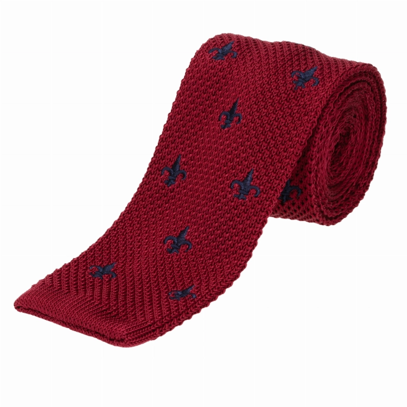 Knit bordowy w lilijki harcerskie - krawat dzianinowy zakończony na równo