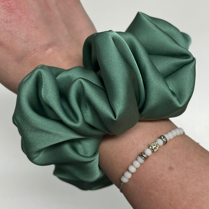 Jedwabna gumka do włosów - scrunchie - gładka szałwiowa - średnia/duża