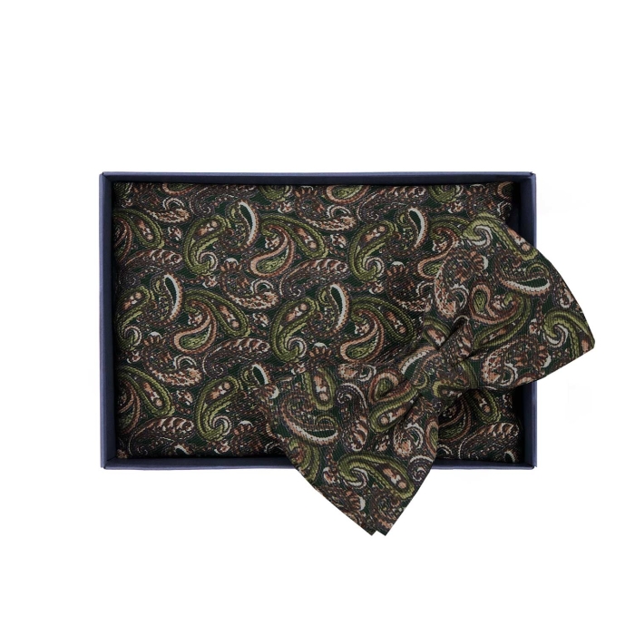 Zestaw prezentowy dla mężczyzny w kolorze zielonym / khaki w paisley: mucha + poszetka zapakowane w pudełko