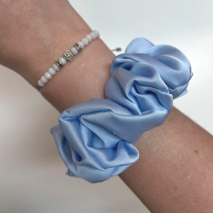 Jedwabna gumka do włosów - scrunchie - gładka błękitna - średnia/duża