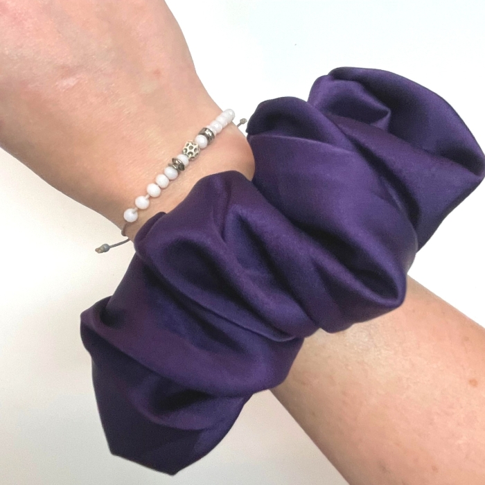 Jedwabna gumka do włosów - scrunchie - gładka fioletowa - średnia/duża